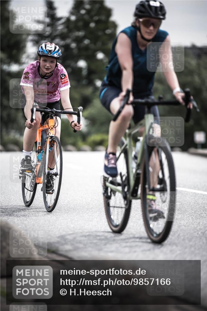 21.06.2026 - 29. Vierlanden-Triathlon H.Heesch http://msf.ph/oto/9857166 21.06.2026 10:29:18 Radfahren 35, 176, 326, 482, 533, 566 meine-sportfotos.de