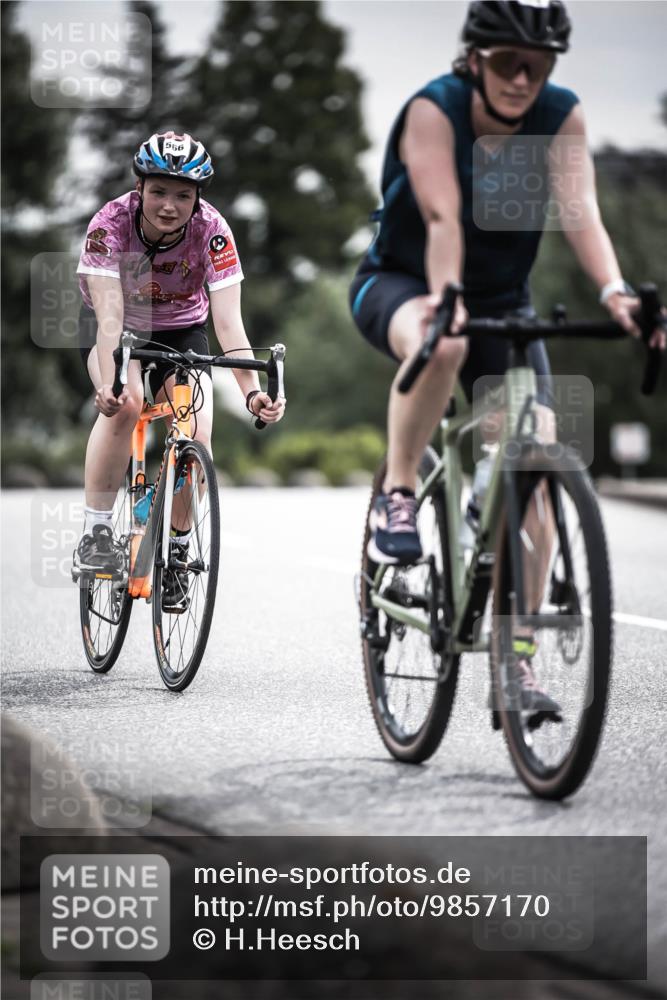 21.06.2026 - 29. Vierlanden-Triathlon H.Heesch http://msf.ph/oto/9857170 21.06.2026 10:29:18 Radfahren 35, 176, 326, 482, 533, 566 meine-sportfotos.de