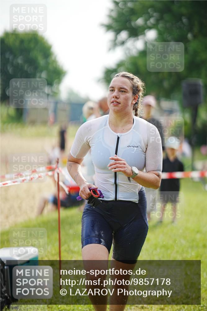 21.06.2026 - 29. Vierlanden-Triathlon LAZAROV Photography http://msf.ph/oto/9857178 21.06.2026 09:15:12 Schwimmen 248, 269, 294 meine-sportfotos.de