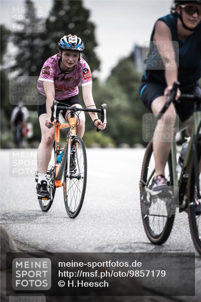 21.06.2026 - 29. Vierlanden-Triathlon H.Heesch http://msf.ph/oto/9857179 21.06.2026 10:29:18 Radfahren 35, 176, 326, 482, 533, 566 meine-sportfotos.de