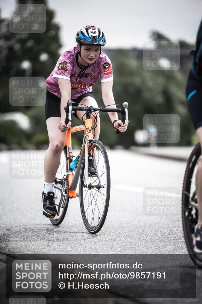 21.06.2026 - 29. Vierlanden-Triathlon H.Heesch http://msf.ph/oto/9857191 21.06.2026 10:29:19 Radfahren 35, 176, 326, 482, 533, 566 meine-sportfotos.de
