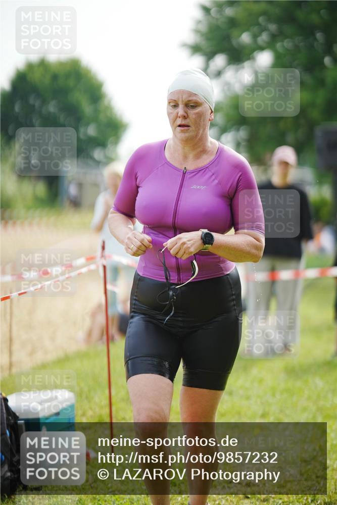 21.06.2026 - 29. Vierlanden-Triathlon LAZAROV Photography http://msf.ph/oto/9857232 21.06.2026 09:18:22 Schwimmen 232, 245, 259, 276, 281 meine-sportfotos.de