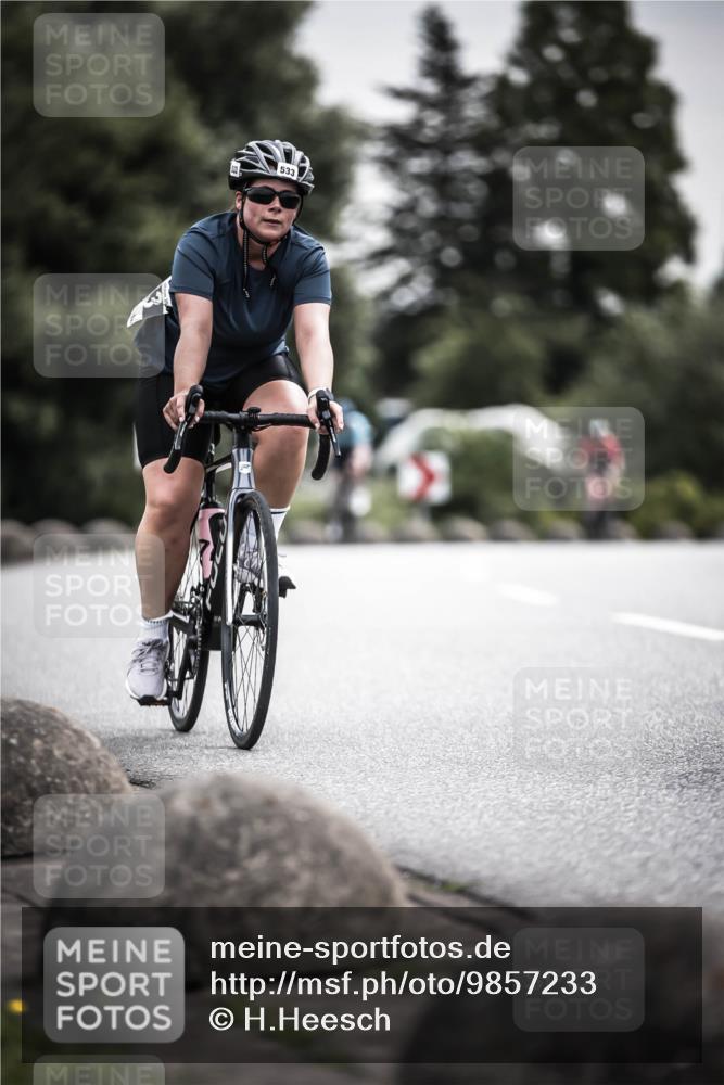 21.06.2026 - 29. Vierlanden-Triathlon H.Heesch http://msf.ph/oto/9857233 21.06.2026 10:29:23 Radfahren 35, 176, 326, 519, 533, 581 meine-sportfotos.de