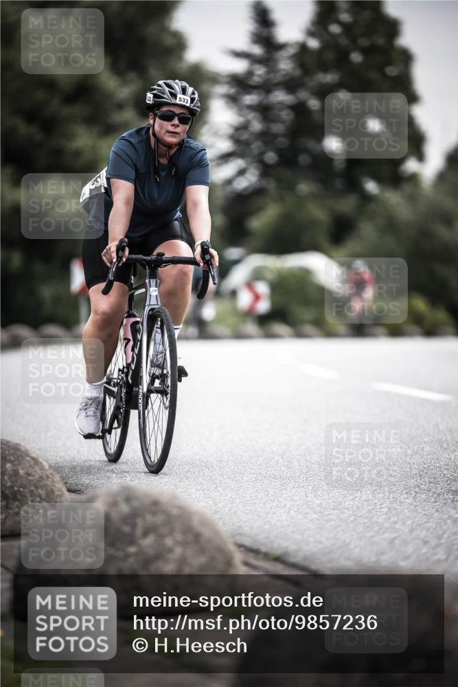 21.06.2026 - 29. Vierlanden-Triathlon H.Heesch http://msf.ph/oto/9857236 21.06.2026 10:29:23 Radfahren 35, 176, 326, 519, 533, 581 meine-sportfotos.de