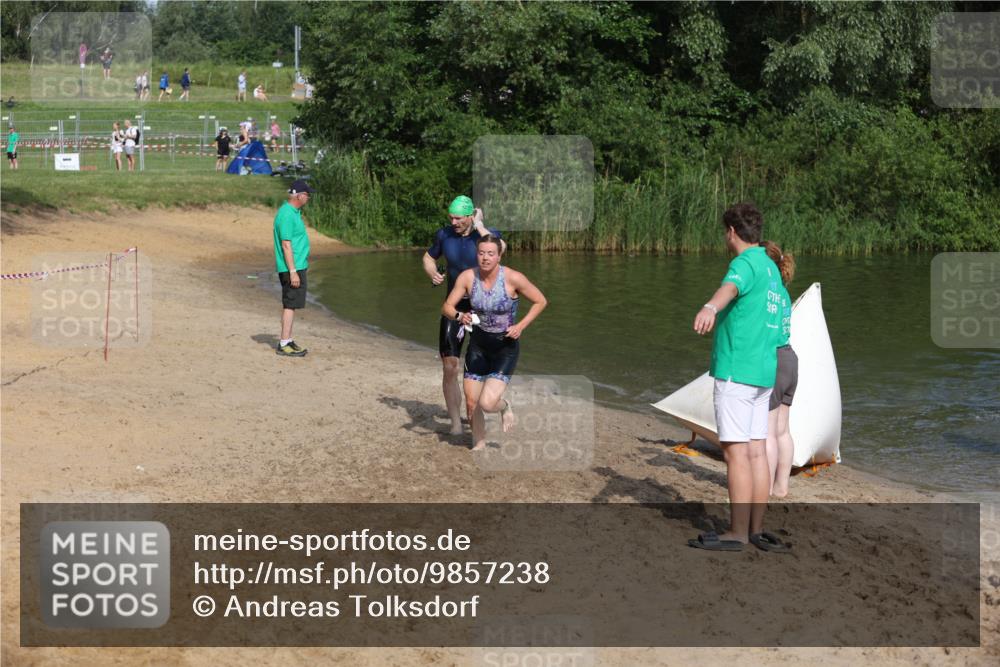 21.06.2026 - 29. Vierlanden-Triathlon Andreas Tolksdorf http://msf.ph/oto/9857238 21.06.2026 09:00:42 Schwimmen 116, 172, 183, 240 meine-sportfotos.de