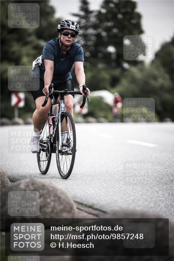 21.06.2026 - 29. Vierlanden-Triathlon H.Heesch http://msf.ph/oto/9857248 21.06.2026 10:29:24 Radfahren 15, 35, 176, 326, 519, 533, 581 meine-sportfotos.de
