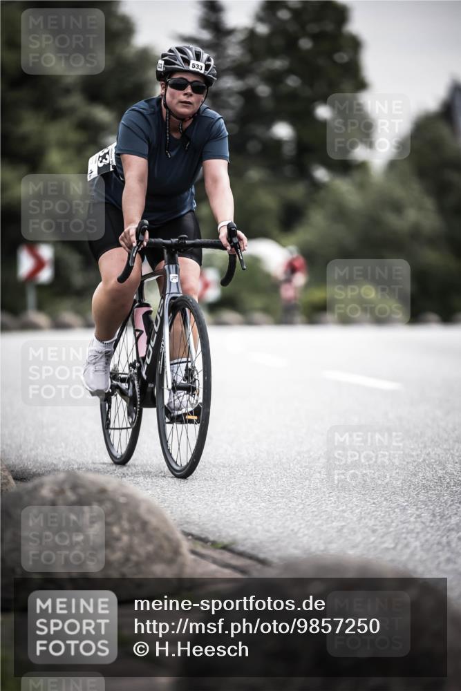 21.06.2026 - 29. Vierlanden-Triathlon H.Heesch http://msf.ph/oto/9857250 21.06.2026 10:29:24 Radfahren 15, 35, 176, 326, 519, 533, 581 meine-sportfotos.de