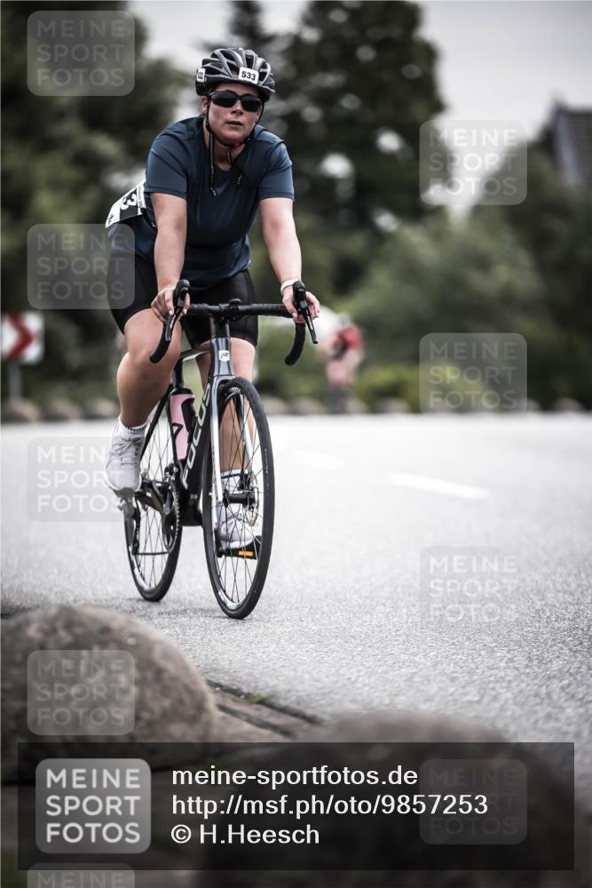 21.06.2026 - 29. Vierlanden-Triathlon H.Heesch http://msf.ph/oto/9857253 21.06.2026 10:29:24 Radfahren 15, 35, 176, 326, 519, 533, 581 meine-sportfotos.de