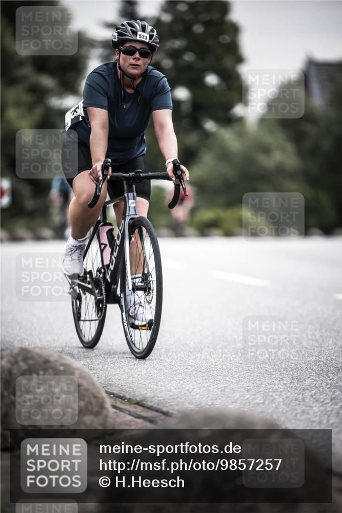 21.06.2026 - 29. Vierlanden-Triathlon H.Heesch http://msf.ph/oto/9857257 21.06.2026 10:29:24 Radfahren 15, 35, 176, 326, 519, 533, 581 meine-sportfotos.de