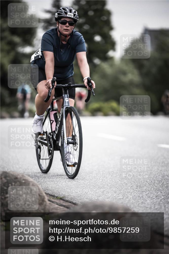 21.06.2026 - 29. Vierlanden-Triathlon H.Heesch http://msf.ph/oto/9857259 21.06.2026 10:29:24 Radfahren 15, 35, 176, 326, 519, 533, 581 meine-sportfotos.de