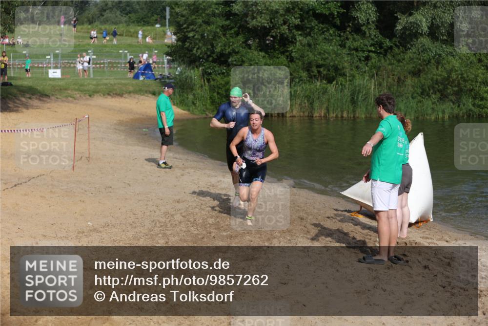 21.06.2026 - 29. Vierlanden-Triathlon Andreas Tolksdorf http://msf.ph/oto/9857262 21.06.2026 09:00:42 Schwimmen 116, 172, 183, 240 meine-sportfotos.de