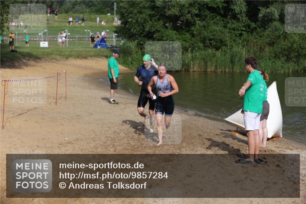 21.06.2026 - 29. Vierlanden-Triathlon Andreas Tolksdorf http://msf.ph/oto/9857284 21.06.2026 09:00:42 Schwimmen 116, 172, 183, 240 meine-sportfotos.de