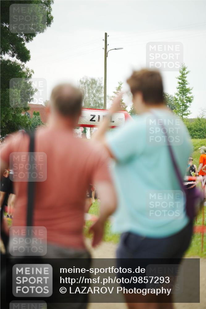 21.06.2026 - 29. Vierlanden-Triathlon LAZAROV Photography http://msf.ph/oto/9857293 21.06.2026 09:27:28 Schwimmen  meine-sportfotos.de