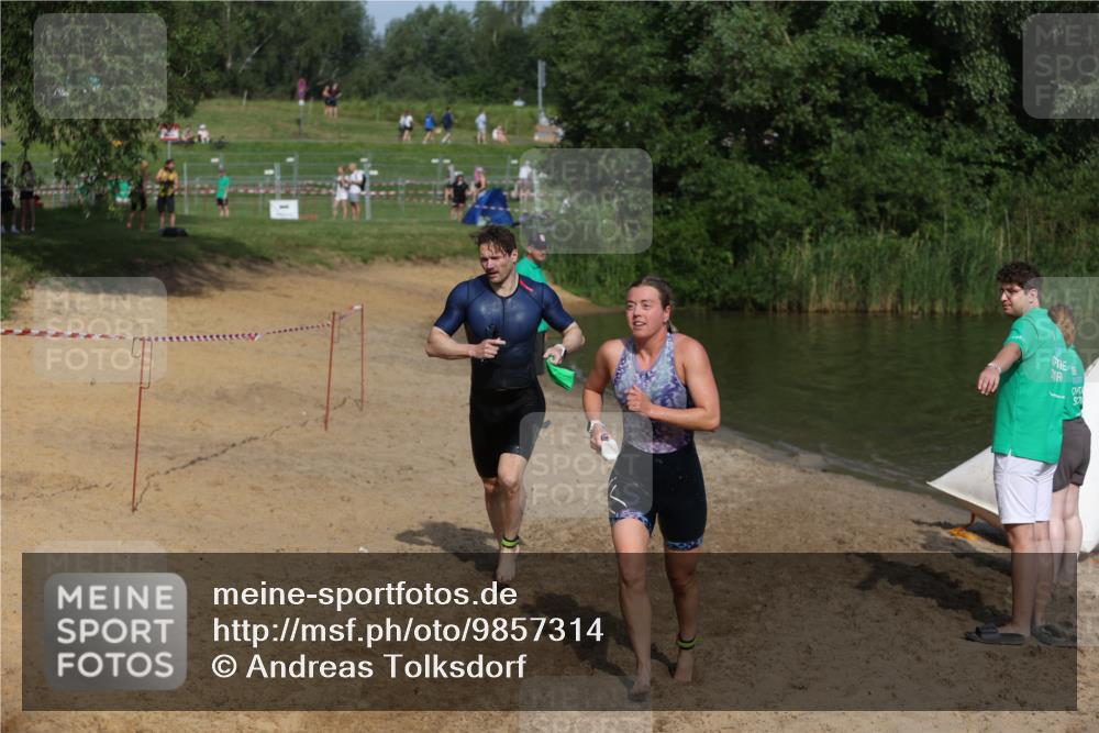 21.06.2026 - 29. Vierlanden-Triathlon Andreas Tolksdorf http://msf.ph/oto/9857314 21.06.2026 09:00:43 Schwimmen 116, 172, 183, 240 meine-sportfotos.de