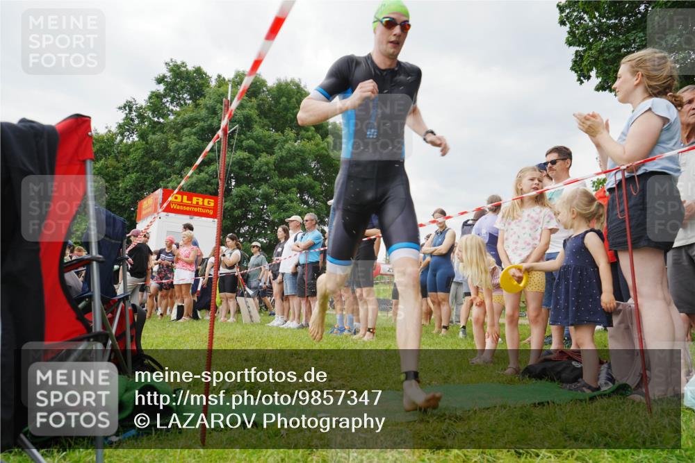 21.06.2026 - 29. Vierlanden-Triathlon LAZAROV Photography http://msf.ph/oto/9857347 21.06.2026 09:56:24 Schwimmen 308, 332 meine-sportfotos.de