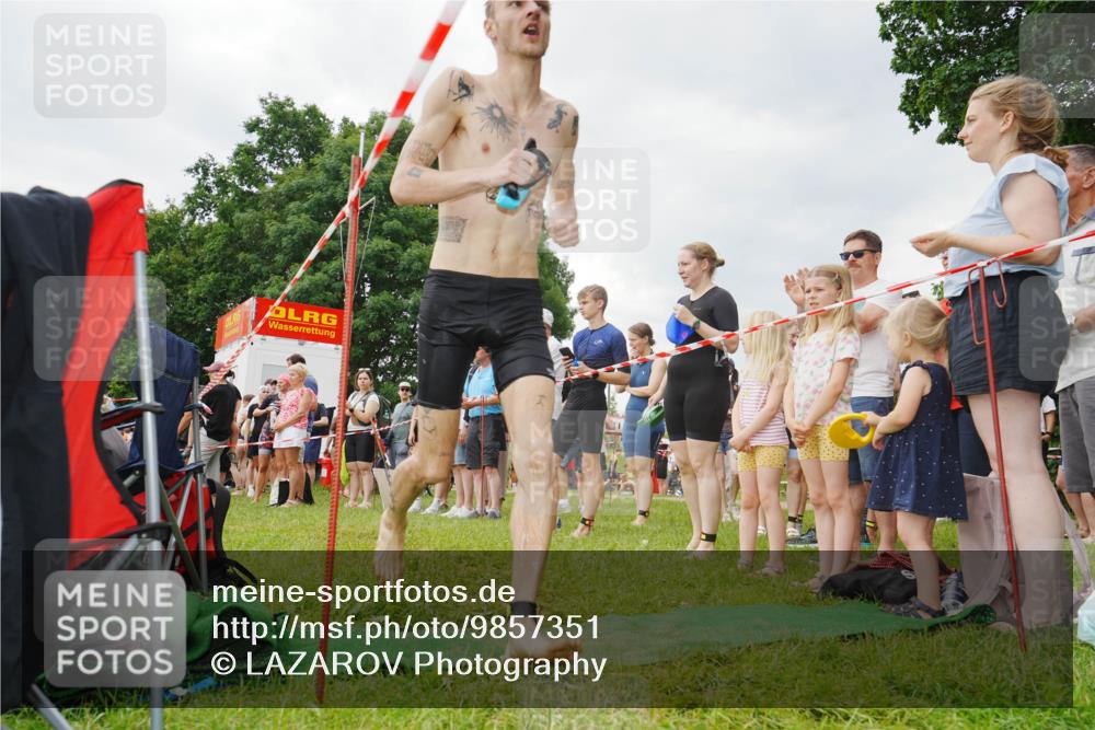 21.06.2026 - 29. Vierlanden-Triathlon LAZAROV Photography http://msf.ph/oto/9857351 21.06.2026 09:56:36 Schwimmen 306, 354 meine-sportfotos.de