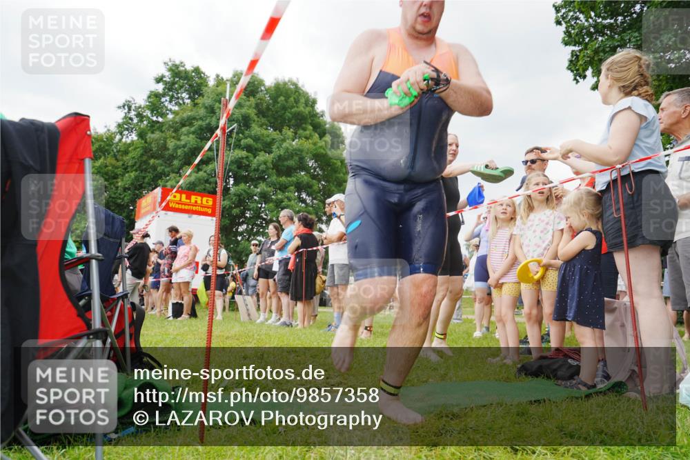 21.06.2026 - 29. Vierlanden-Triathlon LAZAROV Photography http://msf.ph/oto/9857358 21.06.2026 09:56:56 Schwimmen 307, 317, 361 meine-sportfotos.de