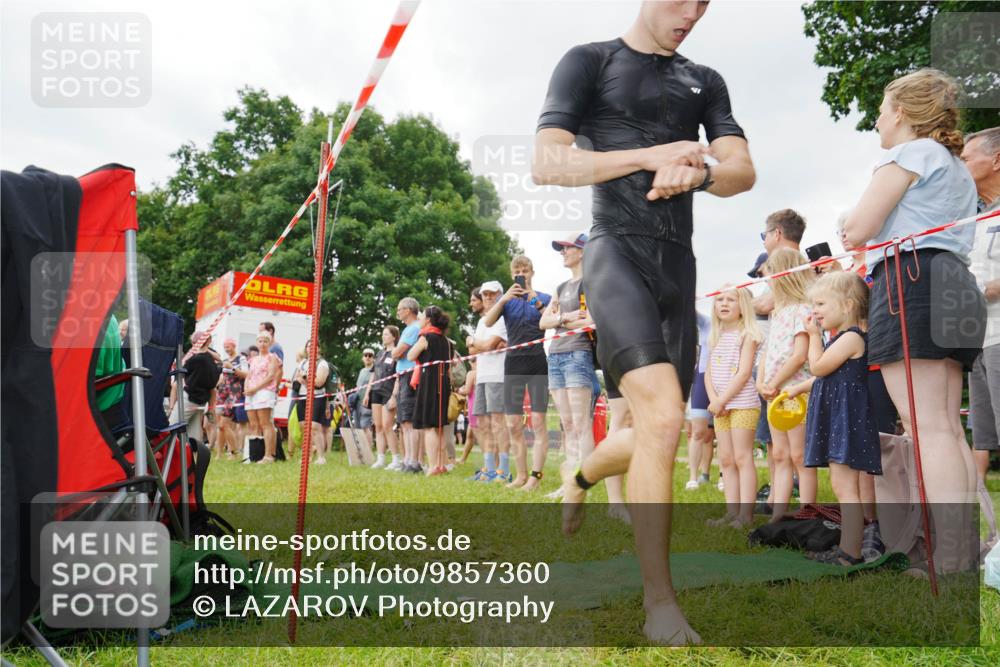 21.06.2026 - 29. Vierlanden-Triathlon LAZAROV Photography http://msf.ph/oto/9857360 21.06.2026 09:57:00 Schwimmen 307, 317 meine-sportfotos.de