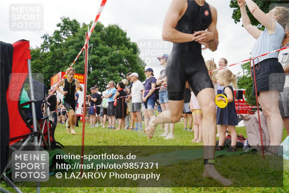 21.06.2026 - 29. Vierlanden-Triathlon LAZAROV Photography http://msf.ph/oto/9857371 21.06.2026 09:58:12 Schwimmen 345, 373 meine-sportfotos.de