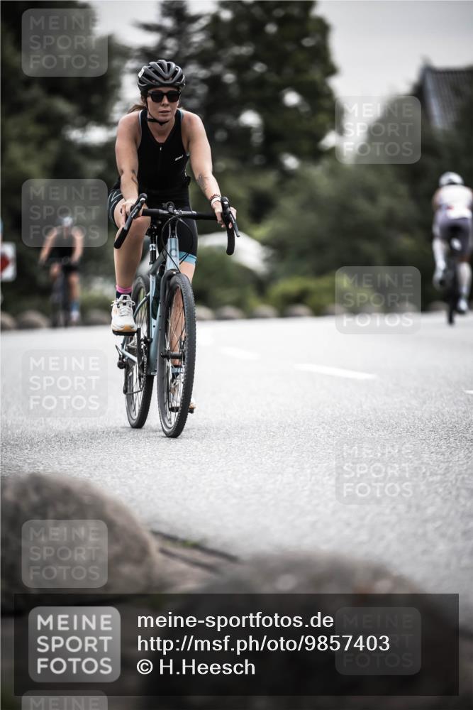 21.06.2026 - 29. Vierlanden-Triathlon H.Heesch http://msf.ph/oto/9857403 21.06.2026 10:29:34 Radfahren 15, 516, 524, 581, 605 meine-sportfotos.de