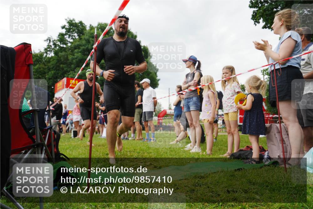 21.06.2026 - 29. Vierlanden-Triathlon LAZAROV Photography http://msf.ph/oto/9857410 21.06.2026 10:00:52 Schwimmen 330, 357 meine-sportfotos.de