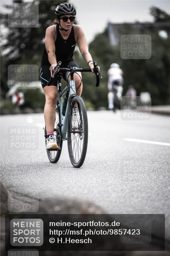 21.06.2026 - 29. Vierlanden-Triathlon H.Heesch http://msf.ph/oto/9857423 21.06.2026 10:29:34 Radfahren 15, 516, 524, 581, 605 meine-sportfotos.de