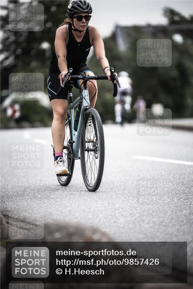 21.06.2026 - 29. Vierlanden-Triathlon H.Heesch http://msf.ph/oto/9857426 21.06.2026 10:29:34 Radfahren 15, 516, 524, 581, 605 meine-sportfotos.de
