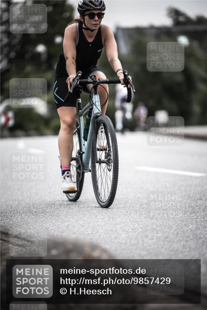 21.06.2026 - 29. Vierlanden-Triathlon H.Heesch http://msf.ph/oto/9857429 21.06.2026 10:29:34 Radfahren 15, 516, 524, 581, 605 meine-sportfotos.de