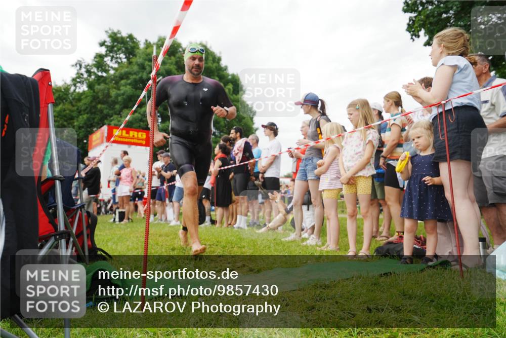 21.06.2026 - 29. Vierlanden-Triathlon LAZAROV Photography http://msf.ph/oto/9857430 21.06.2026 10:04:15 Schwimmen 420, 454 meine-sportfotos.de