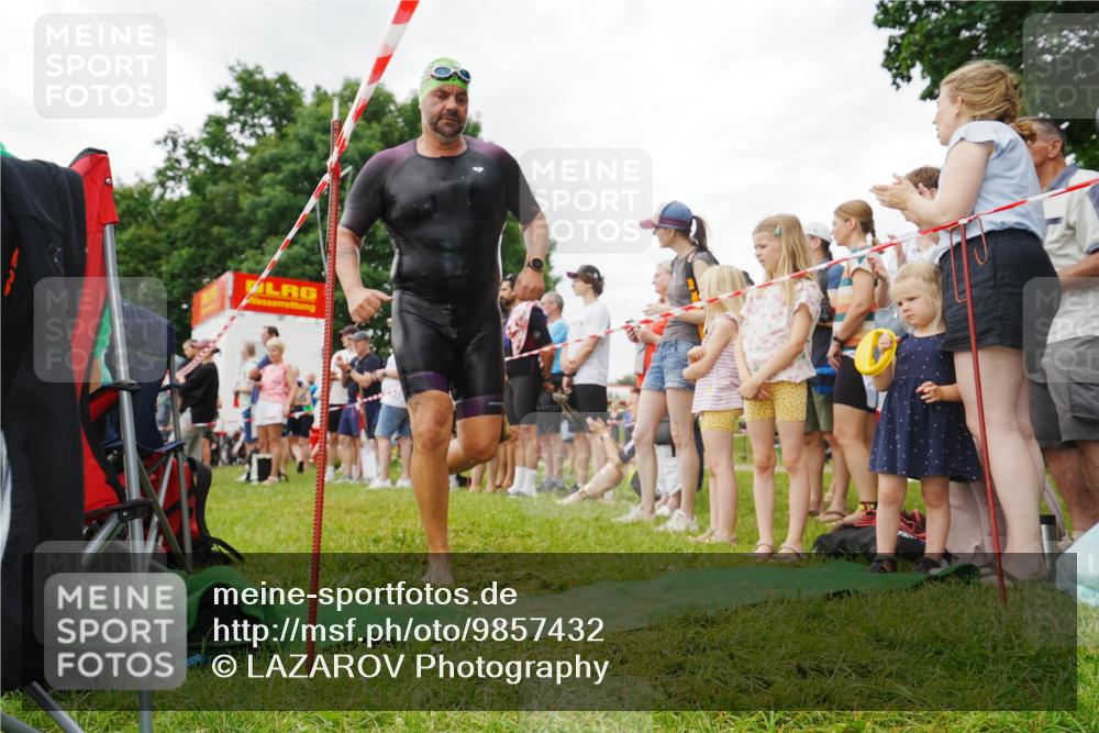 21.06.2026 - 29. Vierlanden-Triathlon LAZAROV Photography http://msf.ph/oto/9857432 21.06.2026 10:04:15 Schwimmen 420, 454 meine-sportfotos.de