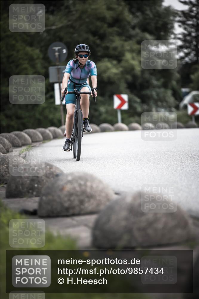 21.06.2026 - 29. Vierlanden-Triathlon H.Heesch http://msf.ph/oto/9857434 21.06.2026 10:29:37 Radfahren 14, 516, 524, 605 meine-sportfotos.de