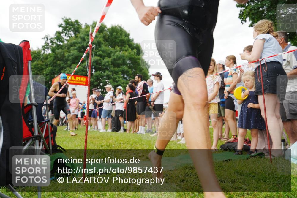 21.06.2026 - 29. Vierlanden-Triathlon LAZAROV Photography http://msf.ph/oto/9857437 21.06.2026 10:04:16 Schwimmen 420, 454 meine-sportfotos.de