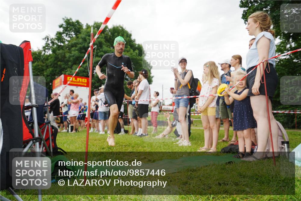 21.06.2026 - 29. Vierlanden-Triathlon LAZAROV Photography http://msf.ph/oto/9857446 21.06.2026 10:05:14 Schwimmen 431 meine-sportfotos.de