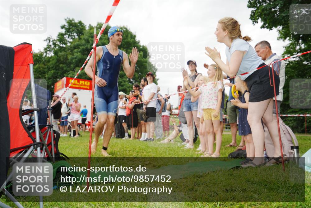 21.06.2026 - 29. Vierlanden-Triathlon LAZAROV Photography http://msf.ph/oto/9857452 21.06.2026 10:05:40 Schwimmen 448 meine-sportfotos.de