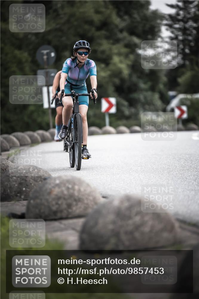 21.06.2026 - 29. Vierlanden-Triathlon H.Heesch http://msf.ph/oto/9857453 21.06.2026 10:29:37 Radfahren 14, 516, 524, 605 meine-sportfotos.de