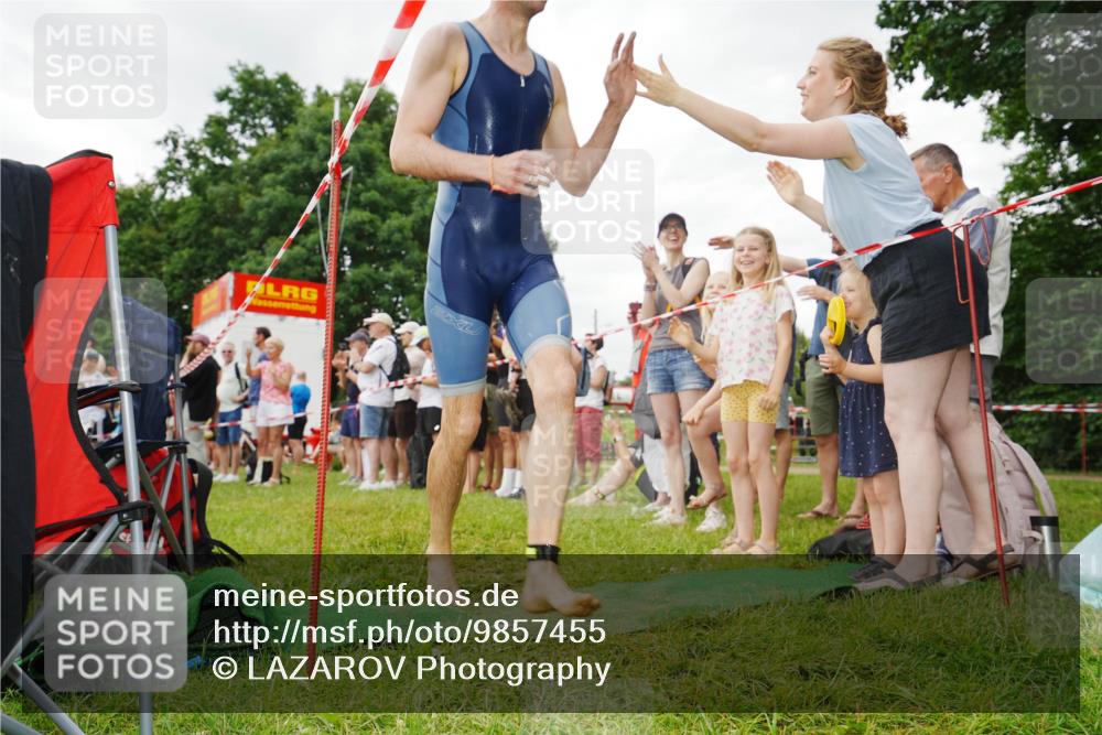 21.06.2026 - 29. Vierlanden-Triathlon LAZAROV Photography http://msf.ph/oto/9857455 21.06.2026 10:05:41 Schwimmen 429, 448 meine-sportfotos.de