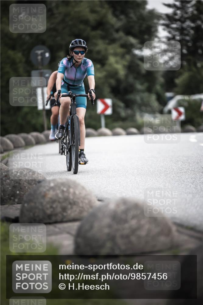 21.06.2026 - 29. Vierlanden-Triathlon H.Heesch http://msf.ph/oto/9857456 21.06.2026 10:29:37 Radfahren 14, 516, 524, 605 meine-sportfotos.de