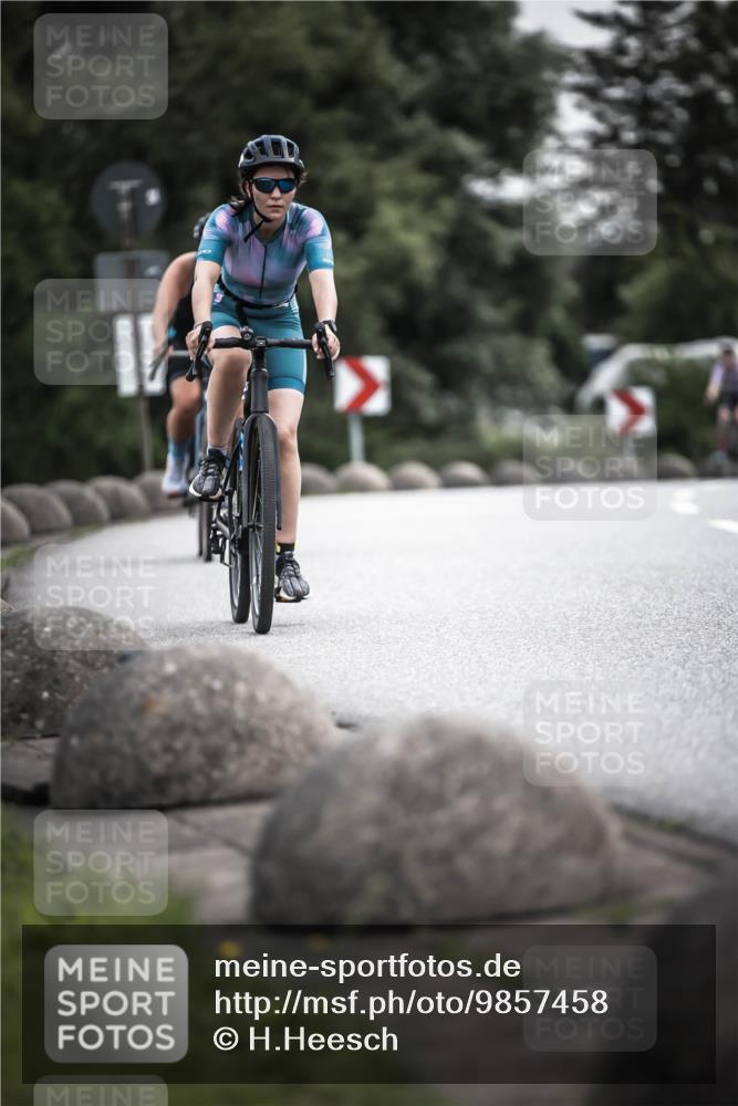 21.06.2026 - 29. Vierlanden-Triathlon H.Heesch http://msf.ph/oto/9857458 21.06.2026 10:29:37 Radfahren 14, 516, 524, 605 meine-sportfotos.de