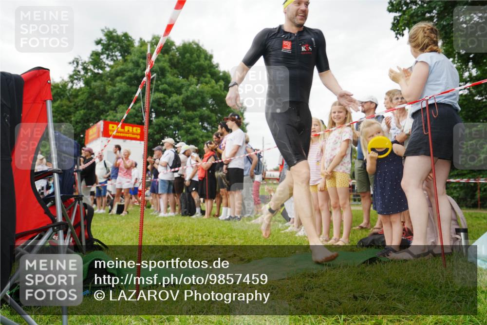 21.06.2026 - 29. Vierlanden-Triathlon LAZAROV Photography http://msf.ph/oto/9857459 21.06.2026 10:05:45 Schwimmen 395, 414, 429, 448 meine-sportfotos.de