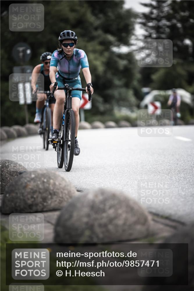 21.06.2026 - 29. Vierlanden-Triathlon H.Heesch http://msf.ph/oto/9857471 21.06.2026 10:29:37 Radfahren 14, 516, 524, 605 meine-sportfotos.de
