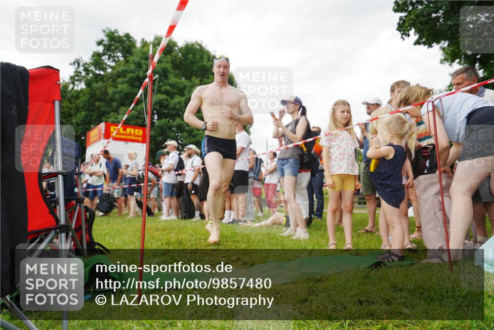 21.06.2026 - 29. Vierlanden-Triathlon LAZAROV Photography http://msf.ph/oto/9857480 21.06.2026 10:06:23 Schwimmen 438, 444, 464 meine-sportfotos.de