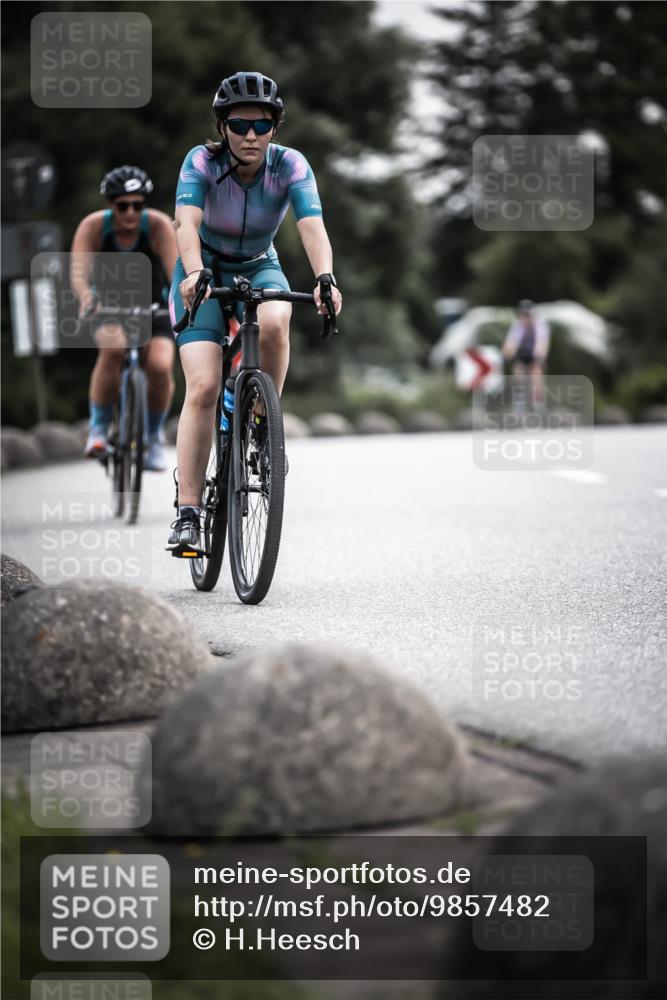 21.06.2026 - 29. Vierlanden-Triathlon H.Heesch http://msf.ph/oto/9857482 21.06.2026 10:29:38 Radfahren 14, 516, 524, 557, 605 meine-sportfotos.de