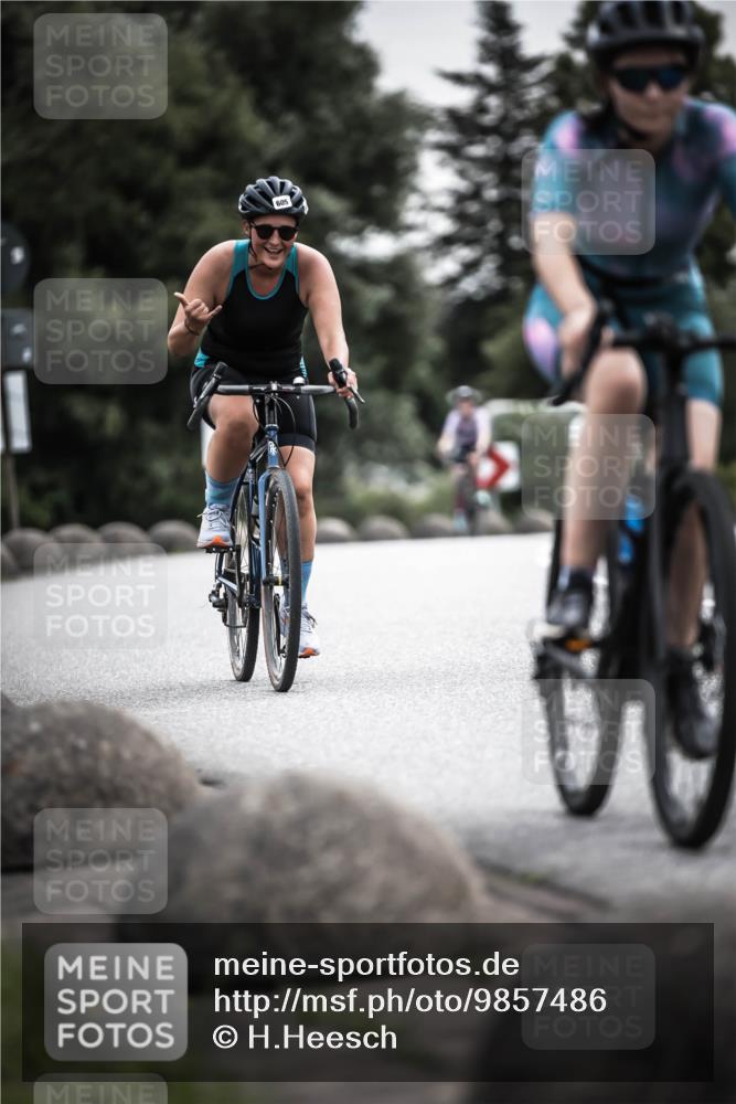 21.06.2026 - 29. Vierlanden-Triathlon H.Heesch http://msf.ph/oto/9857486 21.06.2026 10:29:38 Radfahren 14, 516, 524, 557, 605 meine-sportfotos.de