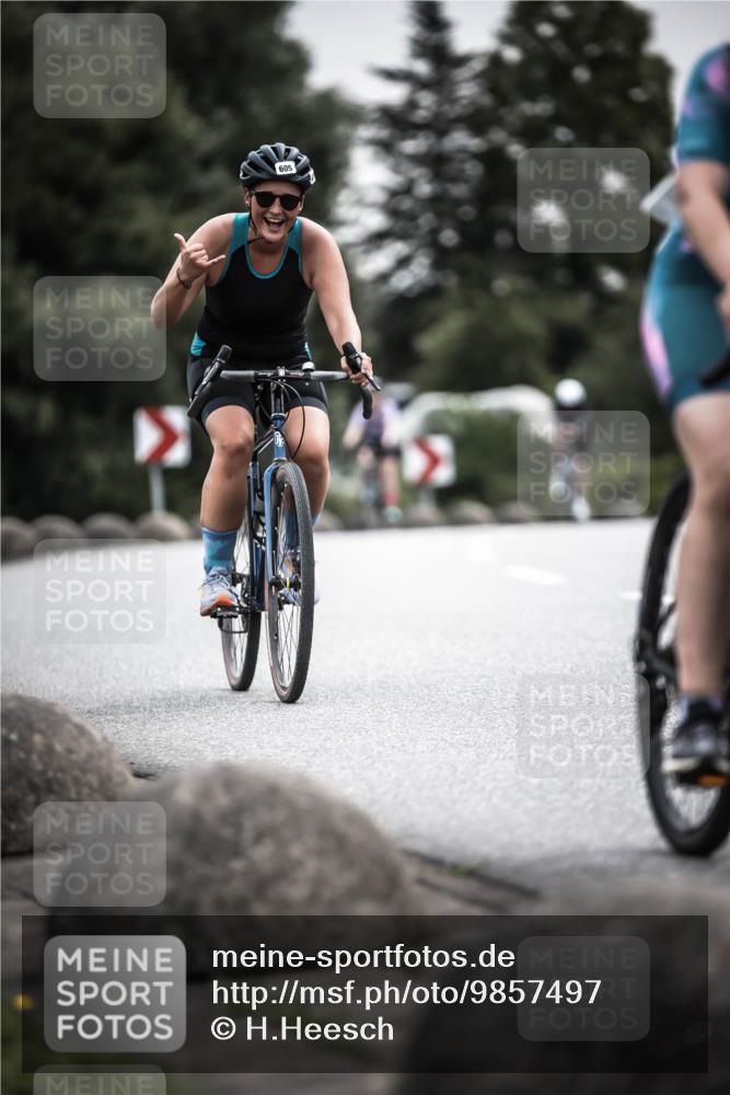 21.06.2026 - 29. Vierlanden-Triathlon H.Heesch http://msf.ph/oto/9857497 21.06.2026 10:29:38 Radfahren 14, 516, 524, 557, 605 meine-sportfotos.de
