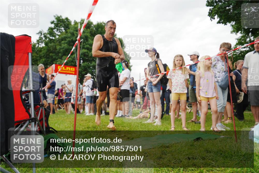 21.06.2026 - 29. Vierlanden-Triathlon LAZAROV Photography http://msf.ph/oto/9857501 21.06.2026 10:06:42 Schwimmen 397, 410, 417 meine-sportfotos.de