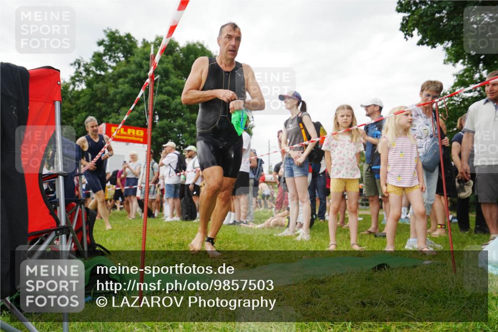 21.06.2026 - 29. Vierlanden-Triathlon LAZAROV Photography http://msf.ph/oto/9857503 21.06.2026 10:06:42 Schwimmen 397, 410, 417 meine-sportfotos.de