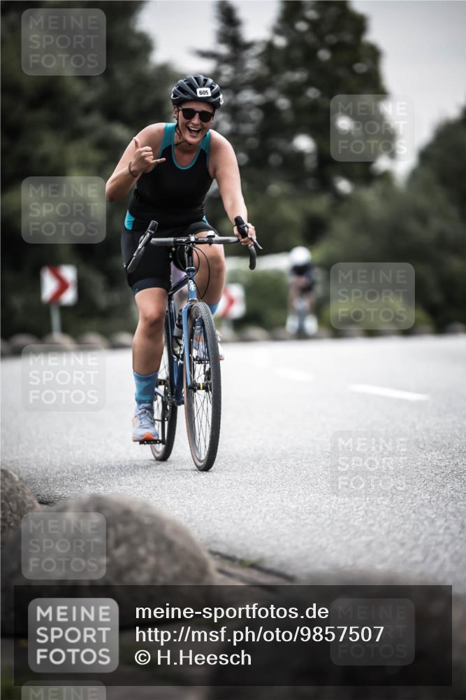 21.06.2026 - 29. Vierlanden-Triathlon H.Heesch http://msf.ph/oto/9857507 21.06.2026 10:29:39 Radfahren 14, 524, 557, 605 meine-sportfotos.de