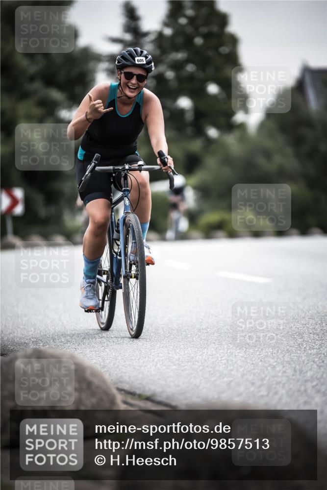 21.06.2026 - 29. Vierlanden-Triathlon H.Heesch http://msf.ph/oto/9857513 21.06.2026 10:29:39 Radfahren 14, 524, 557, 605 meine-sportfotos.de