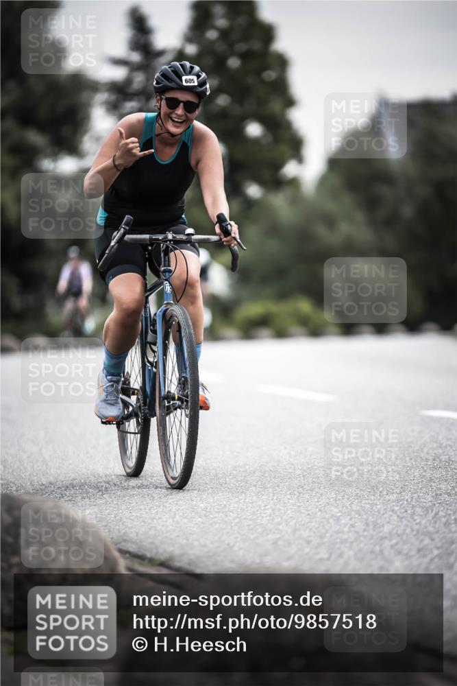 21.06.2026 - 29. Vierlanden-Triathlon H.Heesch http://msf.ph/oto/9857518 21.06.2026 10:29:39 Radfahren 14, 524, 557, 605 meine-sportfotos.de