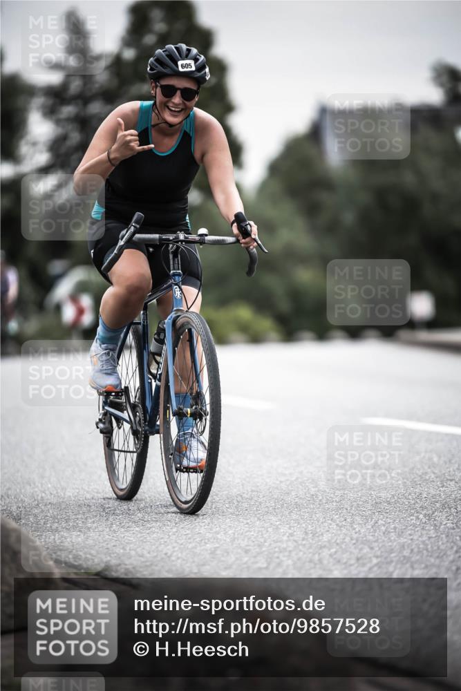 21.06.2026 - 29. Vierlanden-Triathlon H.Heesch http://msf.ph/oto/9857528 21.06.2026 10:29:39 Radfahren 14, 524, 557, 605 meine-sportfotos.de